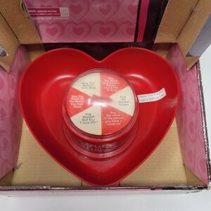 15 year old New in box 2009 Gemmy Truth or Dare Spinner Heart Candy Dish